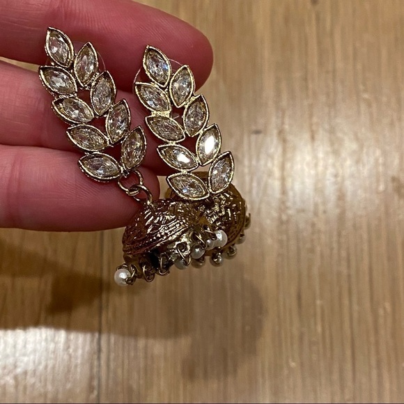 INDIAN Gorgeous Chandelier Earrings - Picture 5 of 8